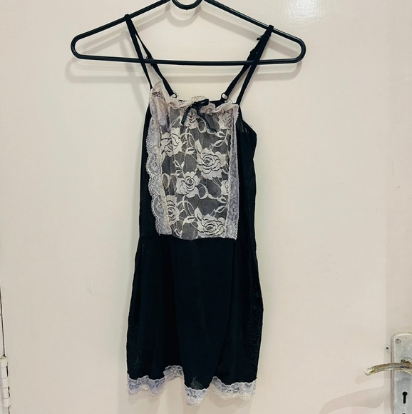 Other - Black beautiful slip